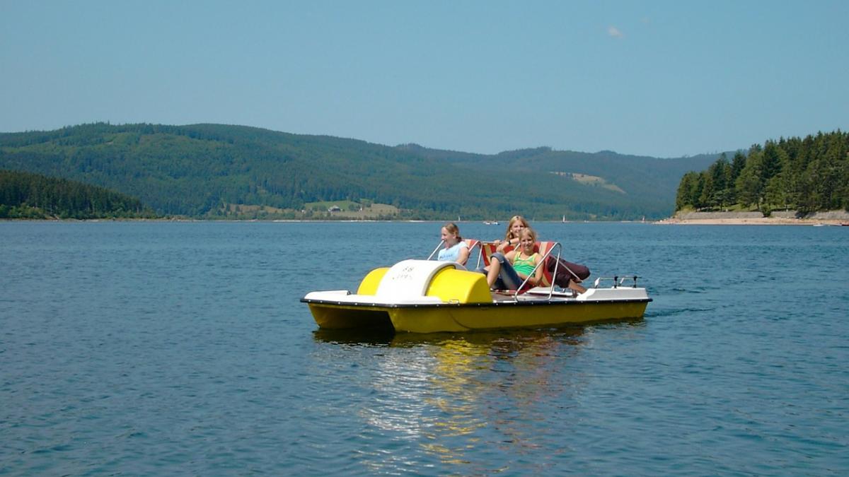 Pedalo sur un lac